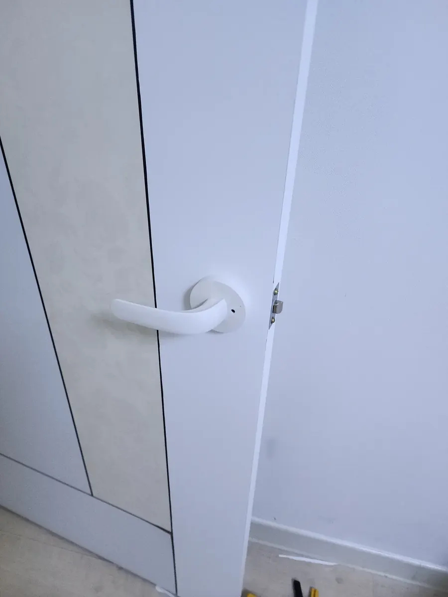 방문 강제개방 수리 — 필름 복원과 문고리 재설치