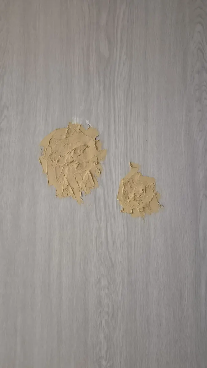 방문 구멍 메우기 — 구멍을 메운 퍼티